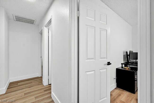 Building Photo - 5576 W Rochelle Ave.