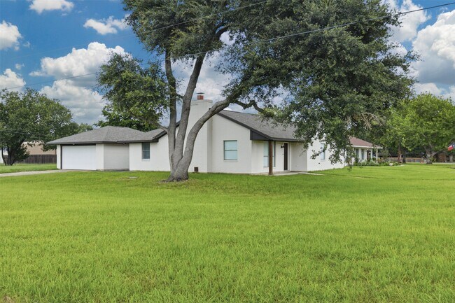 Building Photo - 32242 Sky Lakes Dr