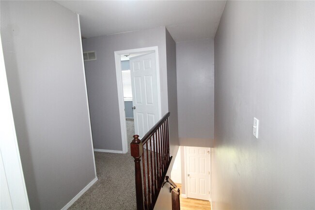 Building Photo - 912 Oakwood Farms Ln