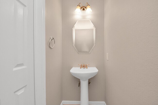 Building Photo - 8810 Sunforest Ln