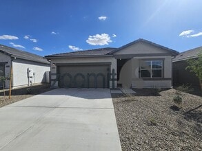 Building Photo - BEAUTIFUL HOME 4 BEDROOMS 3 BATHS!