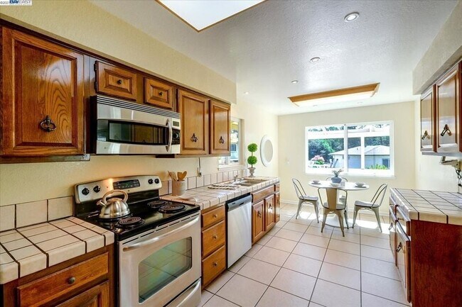Building Photo - 24665 Sylvan Glen Ct