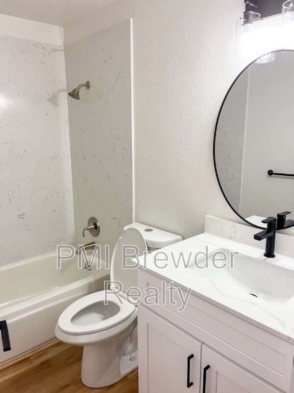 Building Photo - 9727 5th St NE