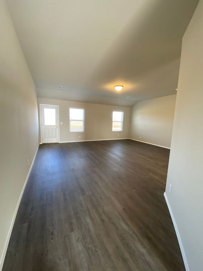 Building Photo - *Pre-leasing* Three Bedroom | Two Bath Hom...
