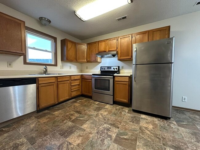 Building Photo - 926 W Belmont-