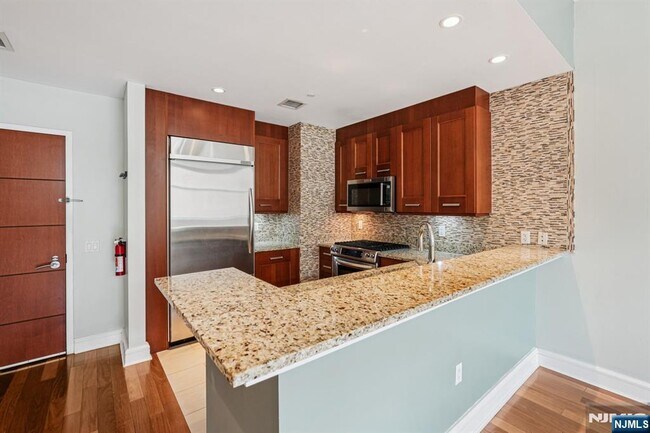 Building Photo - 8100 River 210