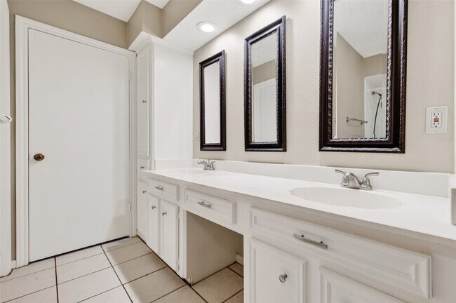 Building Photo - 18111 Shireoak Dr