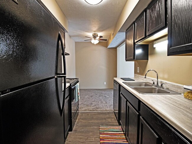 Building Photo - Fox Ridge Apartments