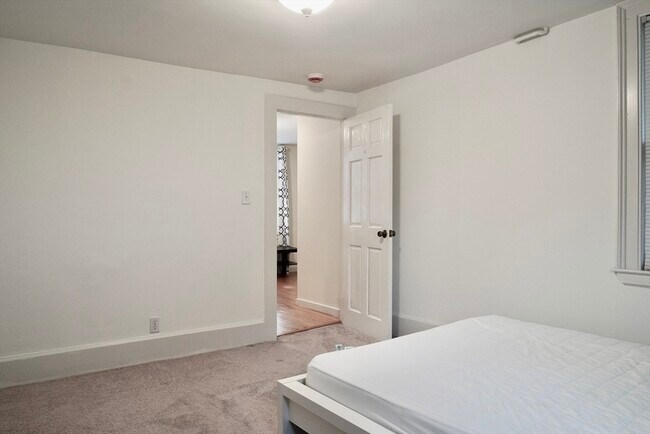 Building Photo - 27 Turner St