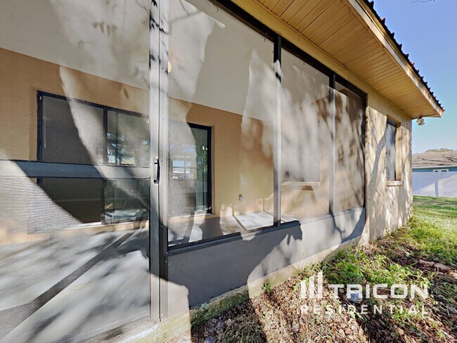 Building Photo - 38750 James Ct