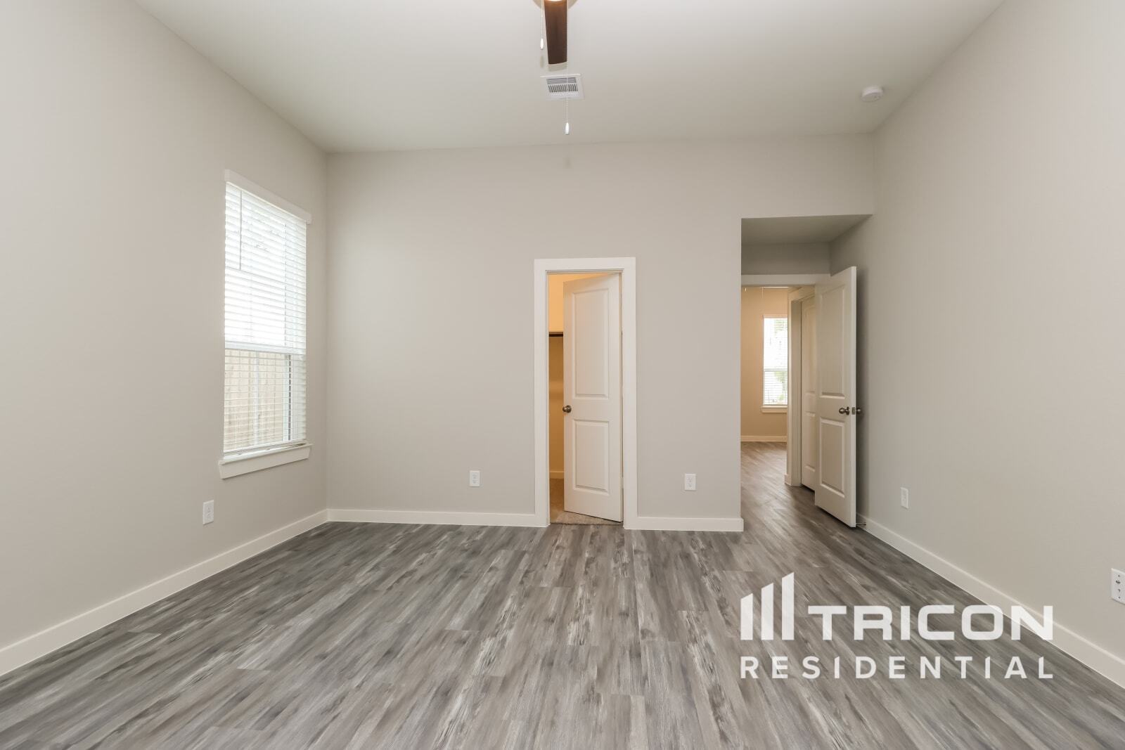 Building Photo - 9835 Willow Creek Commerce Dr
