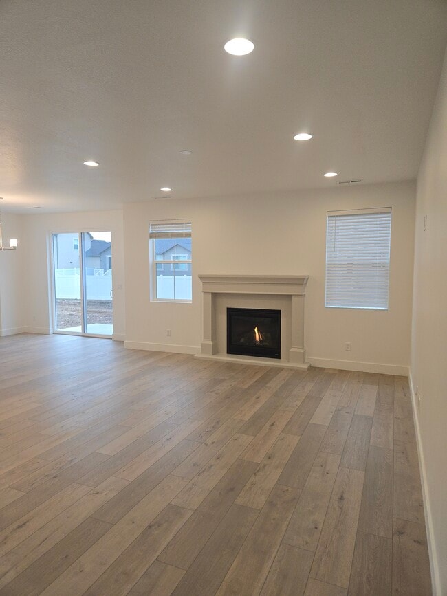 Building Photo - 2025 S 2425 W