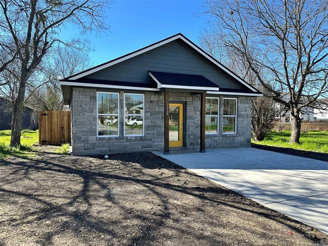 Building Photo - 1115 Neches St