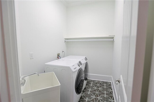 Building Photo - 1296 Lenox Park Blvd NE