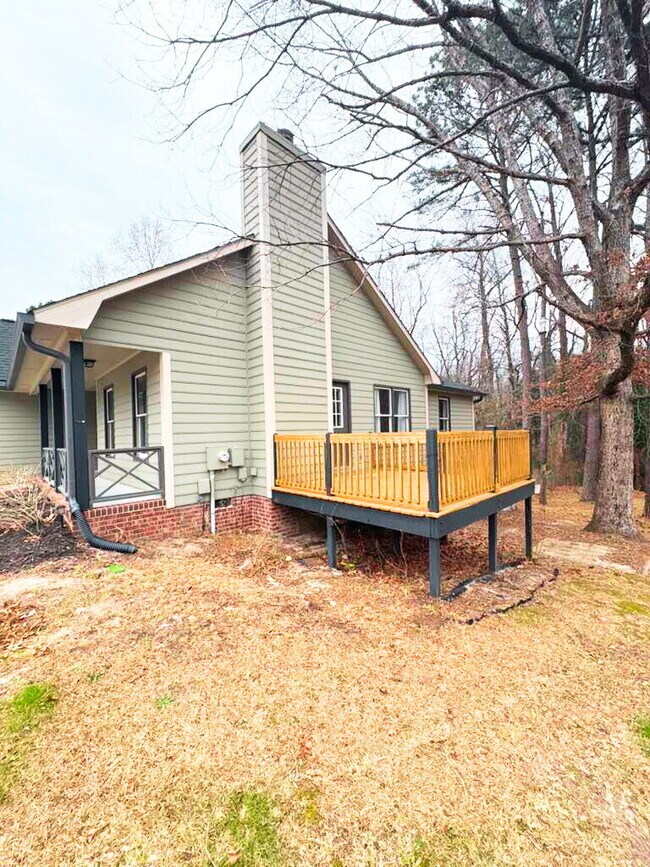 Building Photo - Open ranch home on a culdesac