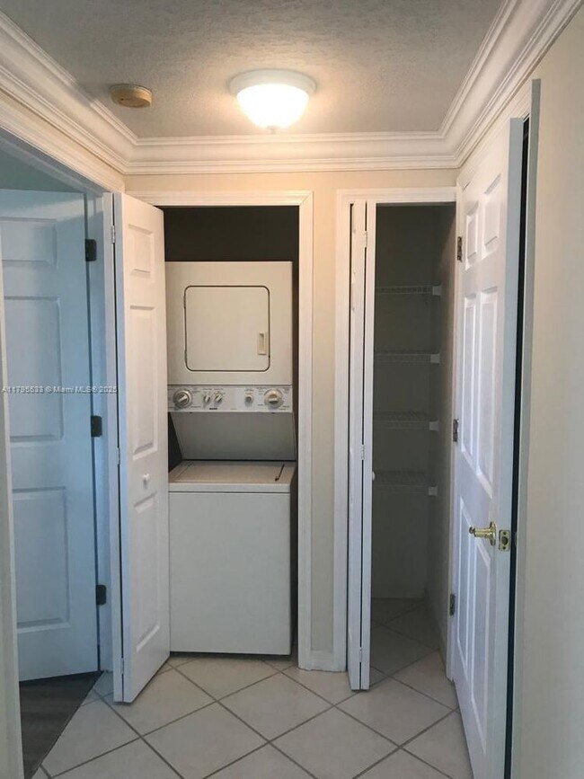 Building Photo - 3500 Coral Wy