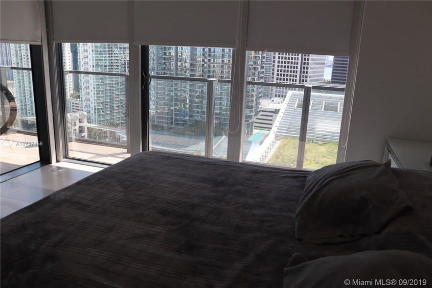 Building Photo - 88 SW 7th St