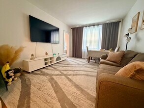 Building Photo - 90 Kilsyth Rd