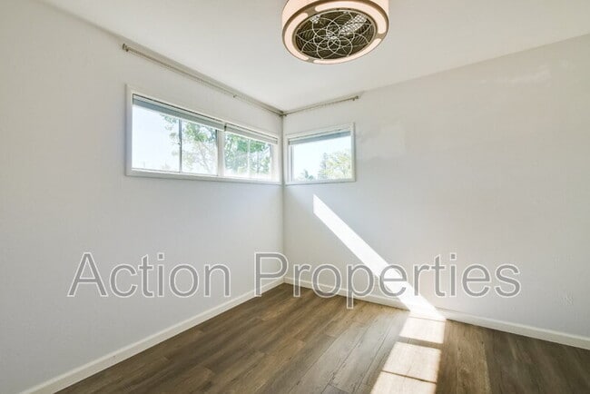 Building Photo - 1034 Tulane Dr