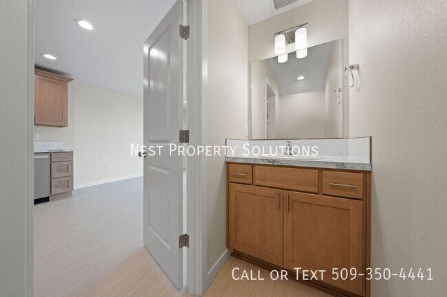 Building Photo - 1613 W Lee St