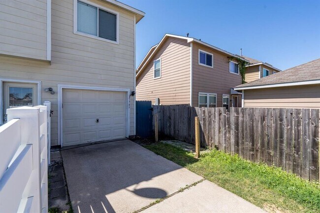 Building Photo - 21743 Mossy Field Ln