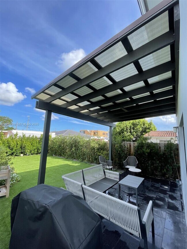 Building Photo - 3721 SW 88th Pl