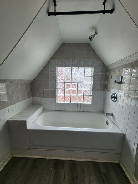 Building Photo - 515 Quinnipiac Ave