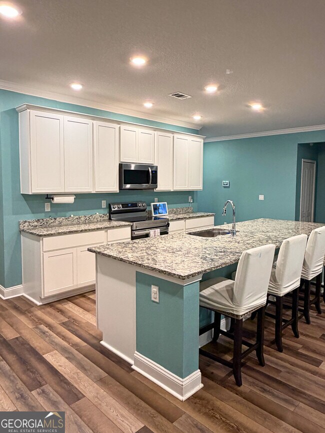 Building Photo - 208 Boatsman Way