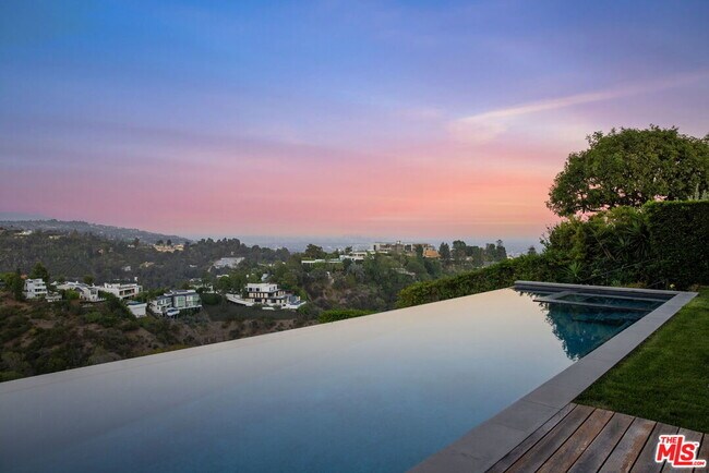Building Photo - 1030 Somera Rd