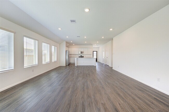 Building Photo - 5023 Lavaridge Dr