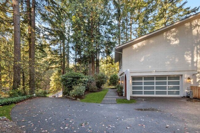 Building Photo - Stunning Private AIR CONDITIONED Dream Home in Coveted Bridal Trails