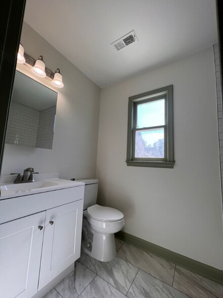 Building Photo - 3324 Tarleton W