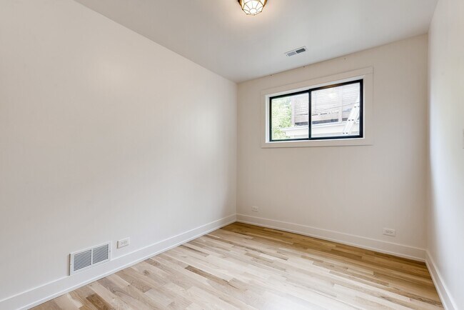 Building Photo - 1616 N Cleveland Ave