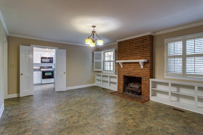 Building Photo - Huge Yard and Privacy, Right on Hillsboro Road at Fieldstone Farms!