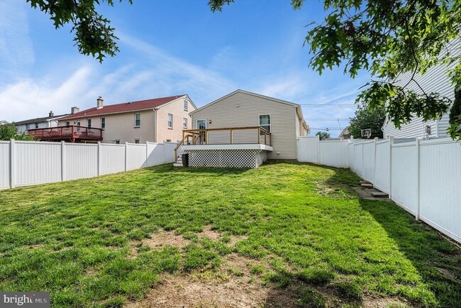 Building Photo - 235 Roberts Ave