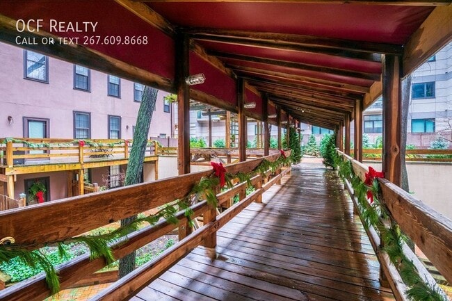 Building Photo - 301 Race St