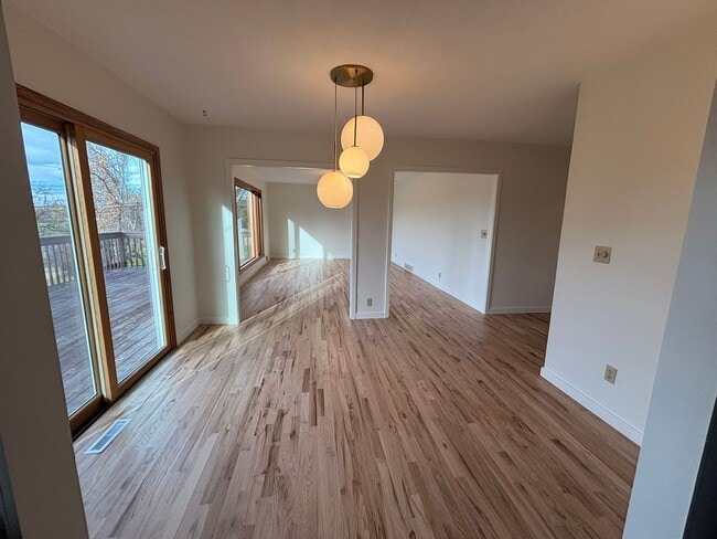 Building Photo - 5 BED | 3 BATH | CARPORT | WEST RAPID