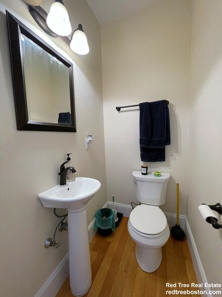 Building Photo - 1 Larose Pl