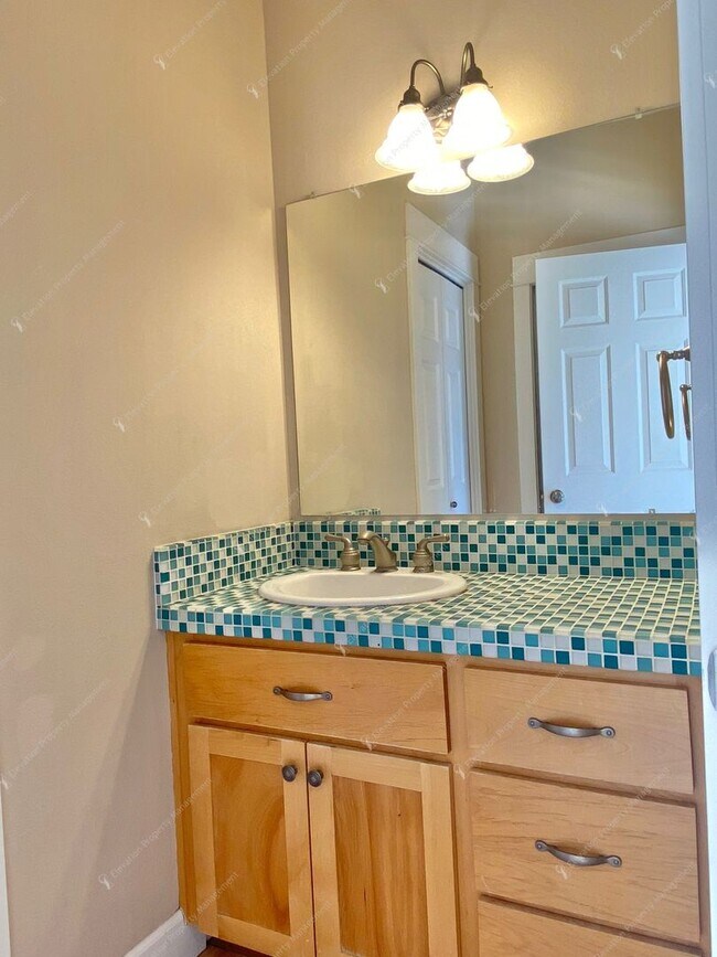 Building Photo - Light-Filled Awbrey Butte Retreat