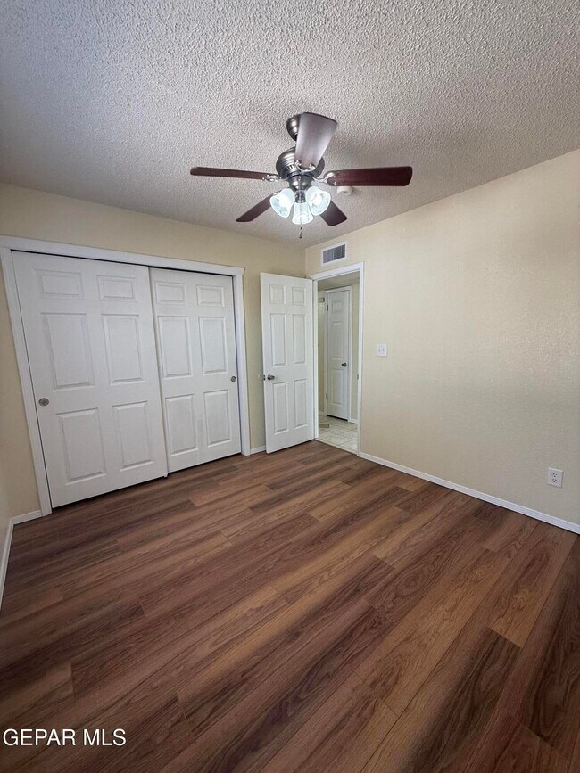 Building Photo - 12000 Ivory Gate Way