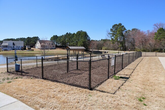 Building Photo - 3952 Weavers Pond Dr