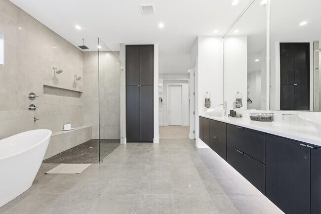 Building Photo - 3714 Highgrove Dr