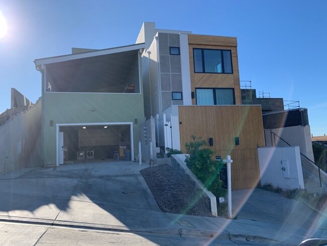 Building Photo - North Pacific Beach, 2 bedroom 2 bath with...