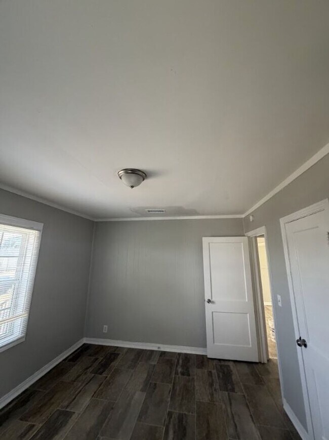 Building Photo - 5408 Como Dr