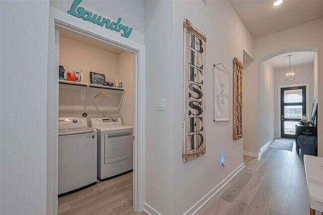 Building Photo - 4910 Tan Briar Dr