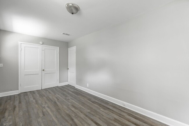 Building Photo - Newly Renovated 2 Bedroom 1 bath Home