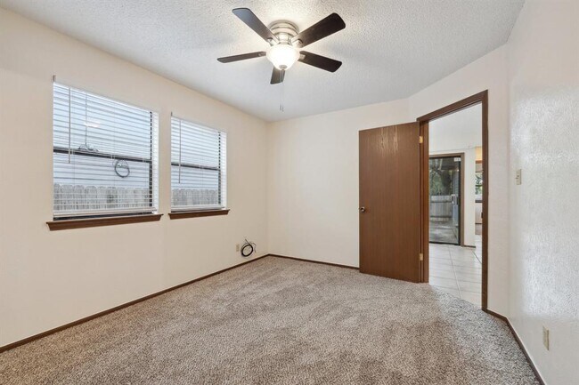 Building Photo - 2621 Garrettson Dr