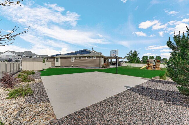 Building Photo - $4,795.00, 5 bed, 3.5 bath located in Denver.