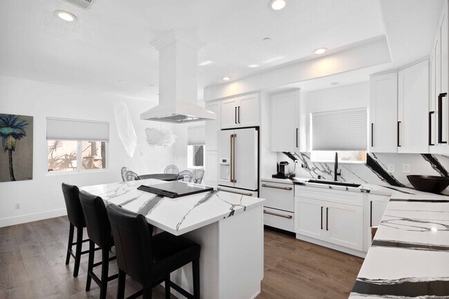 Building Photo - 2113 Harriman Ln