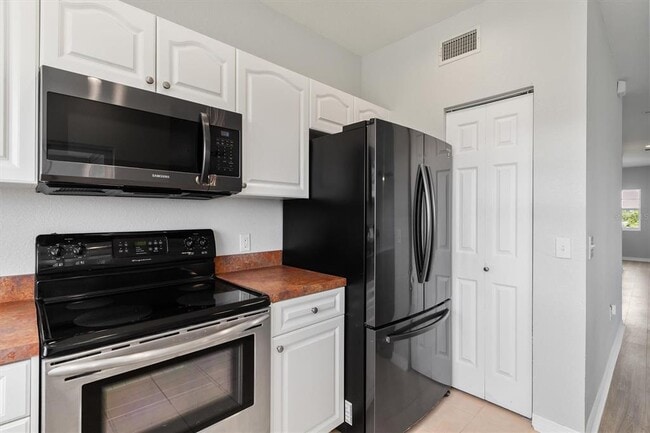 Building Photo - 3923 Cape Haze Dr